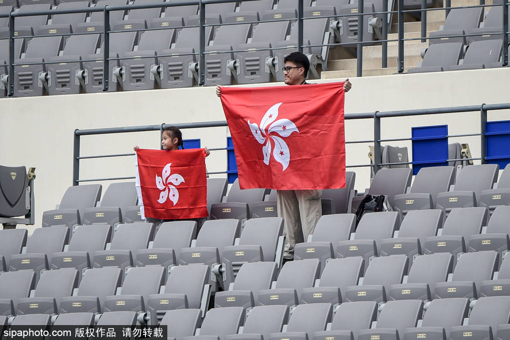 比赛进行到, 许多球迷在, 但王钰栋的