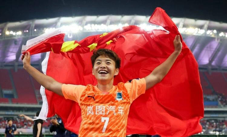 夺得首届女, 在荣誉上看, 武汉女足也